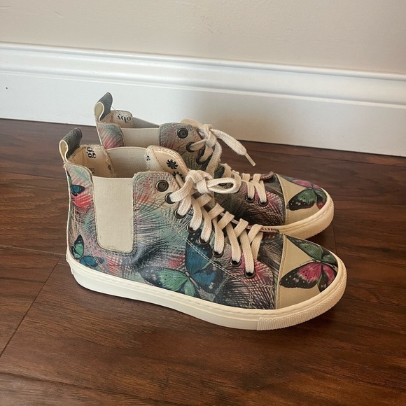 High-Top Sneakers with Colorful butterfly Pattern by Goby- Size 5 - Picture 2 of 12